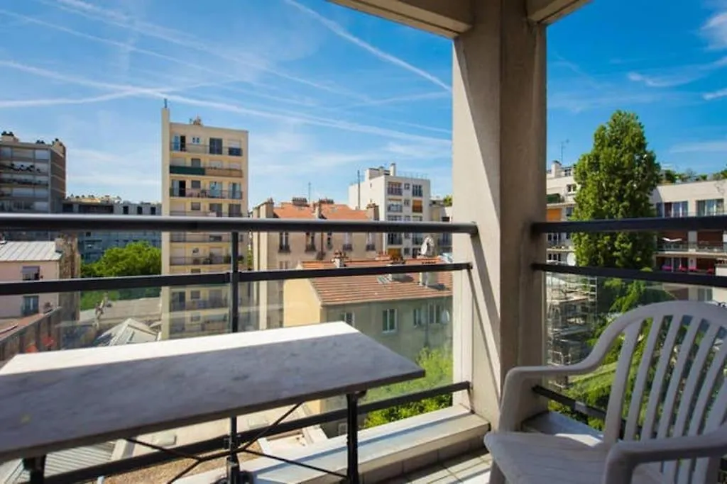 Le Cozy Appartement + Balcon Ensoleille + Parking Paris Apartment